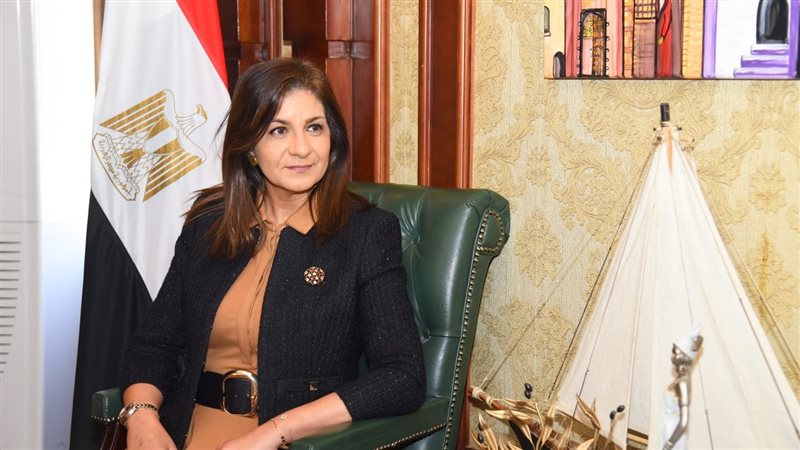 السفيرة نبيلة مكرم