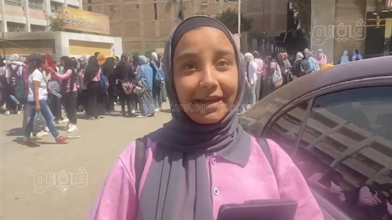 طالبة أولى ثانوي
