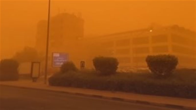 عاصفة ترابية عنيفة
