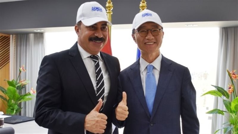 محافظ أسوان وعمدة