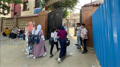 توافد طلاب أولى وثانية ثانوي على اللجان لأداء الامتحانات البديلة بالجيزة| فيديو 