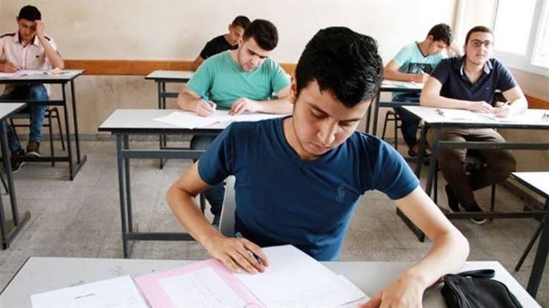 طلاب الشهادة الإعدادية