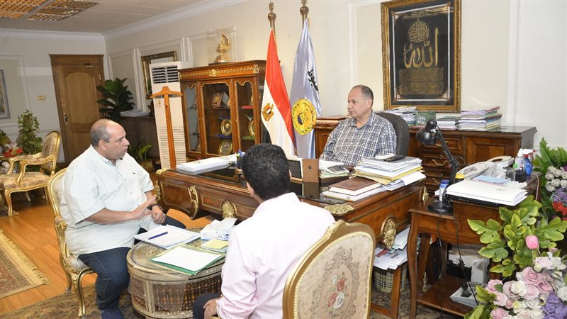 اجتماع محافظ أسيوط