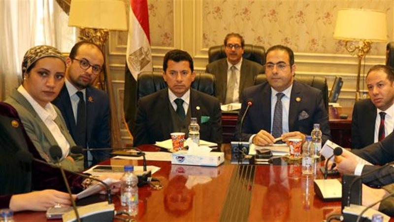 وزير الرياضة خلال
