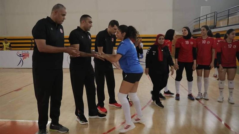 حمدي الصافي مع لاعبات