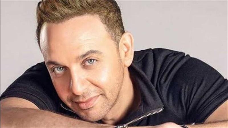 مصطفي قمر 