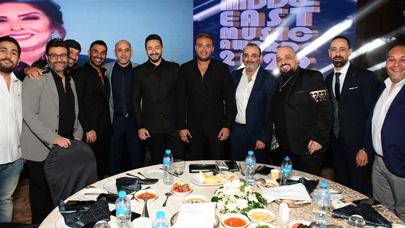 تكريم نجوم الفن وصناع