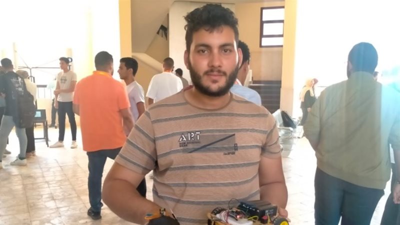 طالب بالجامعة التكنولوجية
