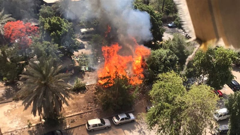 إخماد حريق بحديقة