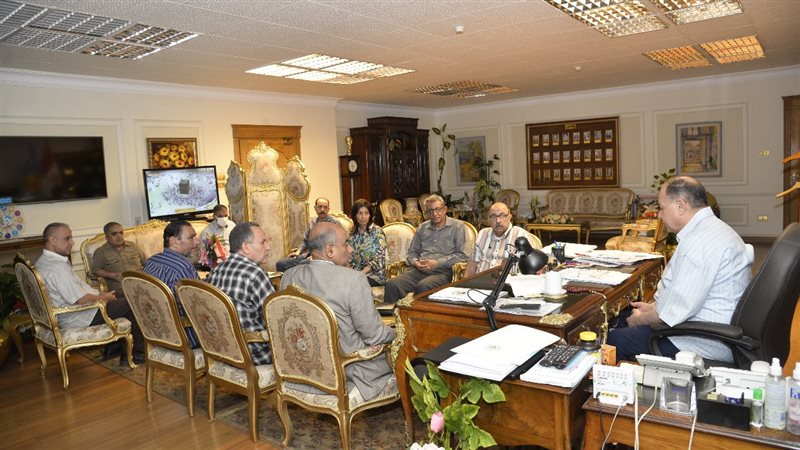 اجتماع محافظ أسيوط