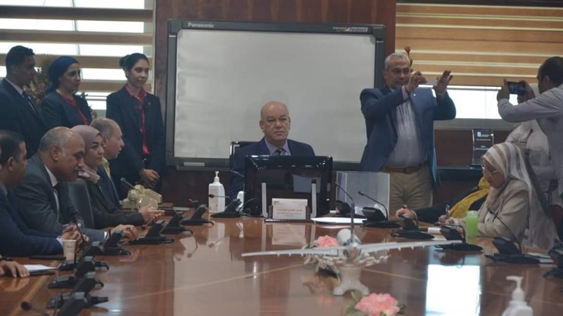 رئيس مجلس إدارة مطار