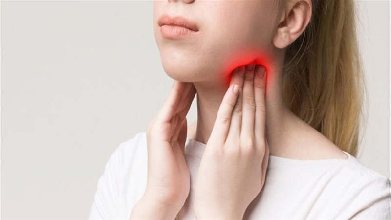 أعراض اللوز للكبار