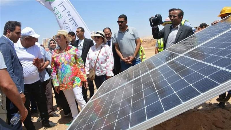 وزيرة البيئة ومحافظ