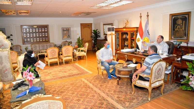 اجتماع محافظ أسيوط