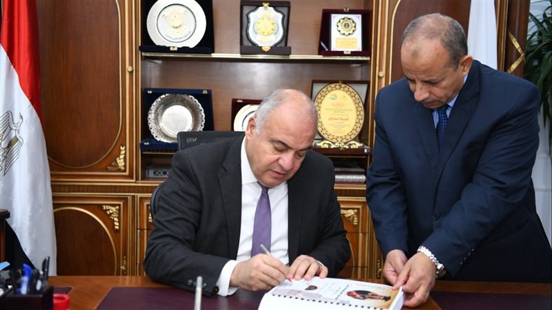 محافظ قنا 