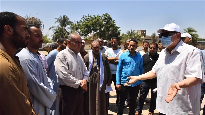 محافظ أسيوط والمزارعين