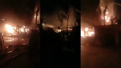 تفاصيل حريق محال الممشى التجاري وامتداد النيران إلى شقة سكنية في قنا | فيديو