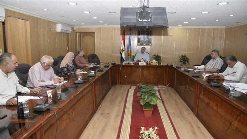 اجتماع محافظ أسيوط