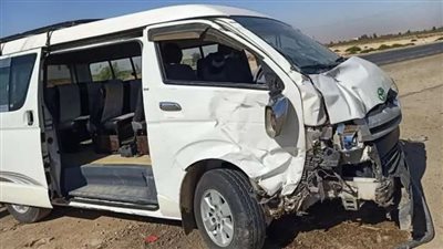 نجاة 3 سائحين أرمينيين من الموت في حادث طريق بقنا 