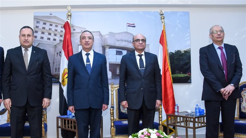  الدكتور عبد العزيز
