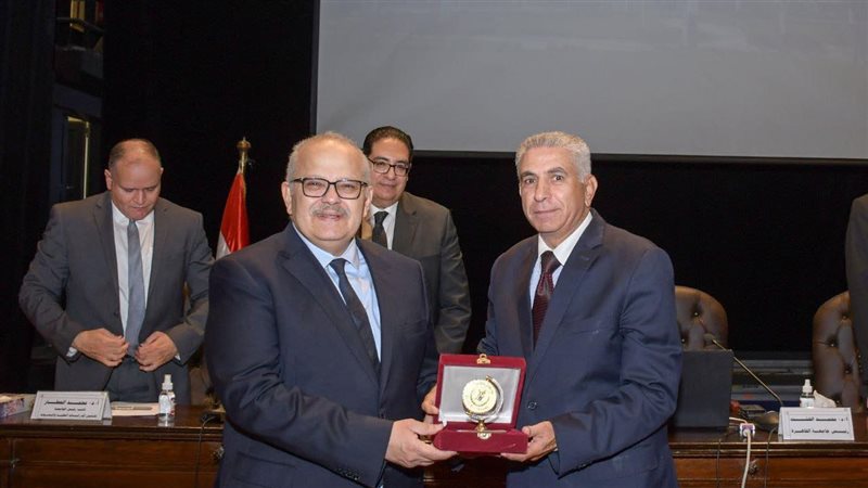  الخشت يكرم 18 قيادة