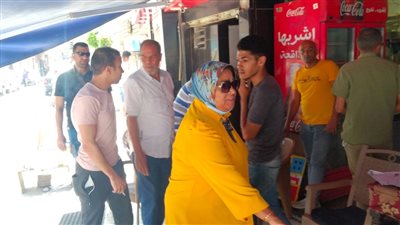 رئيس حي وسط بالإسكندرية تقود حملة مكبرة في الميادين