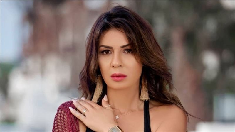 الفنانة نجلاء بدر