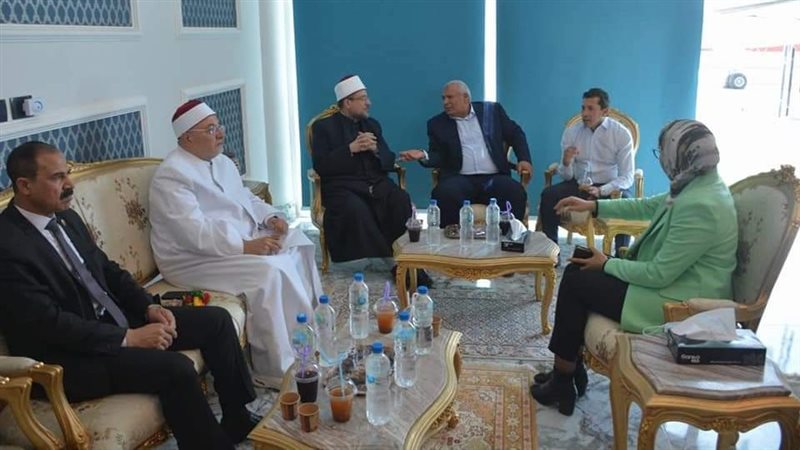 جانب من لقاء محافظ