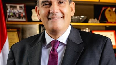 أستاذ بجامعة الإسكندرية يشارك بتأليف أحدث مرجع علمي عالمي عن زراعة الأسنان