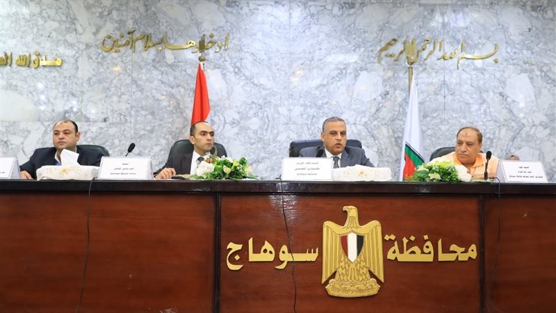 محافظ سوهاج يعقد