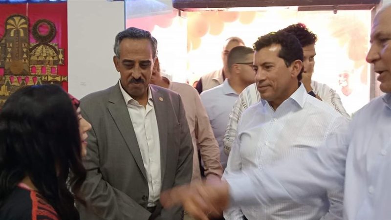 جانب من زيارة وزير