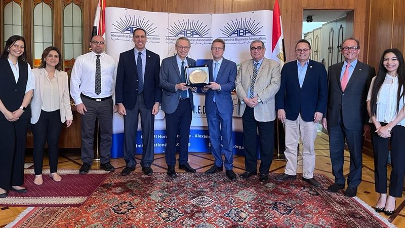 أعضاء رجال أعمال