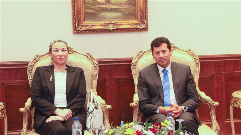 وزيرة البيئة ووزير