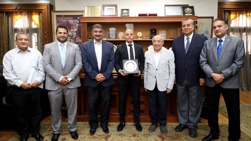 نقيب المهندسين يكرم