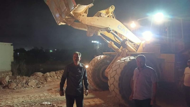 رفع مخلفات في حملة