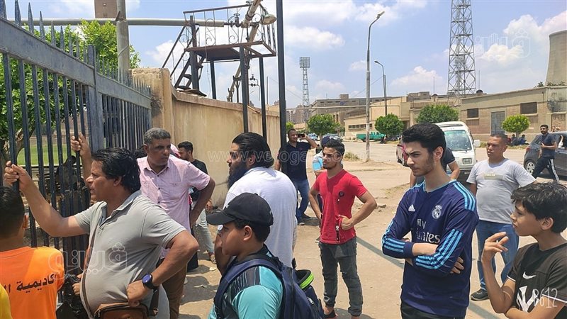 الأهالي يدعمون أبنائهم