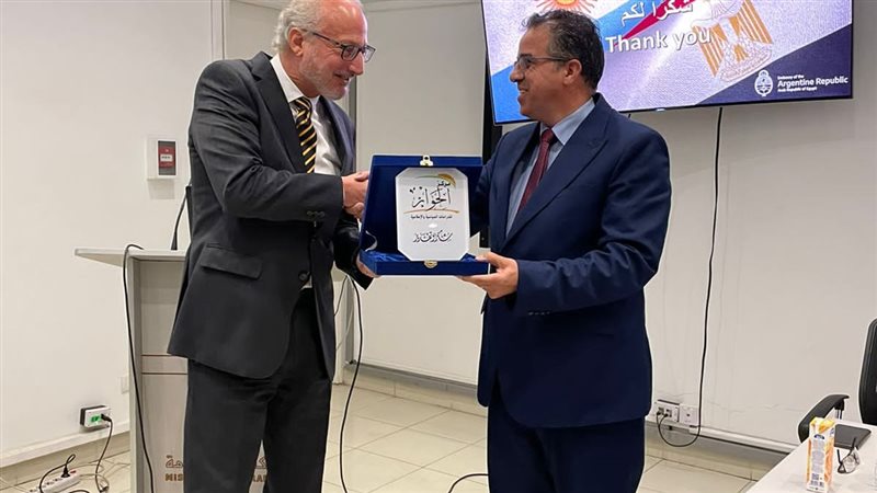 تكريم سفير الأرجنتين