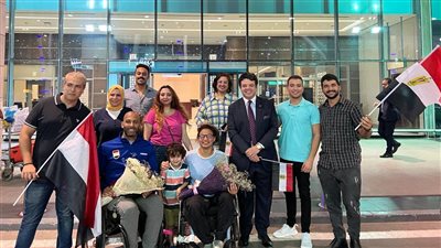وصول أول سباحين من المنتخب الوطني للسباحة البارالمبية مطار القاهرة| صور