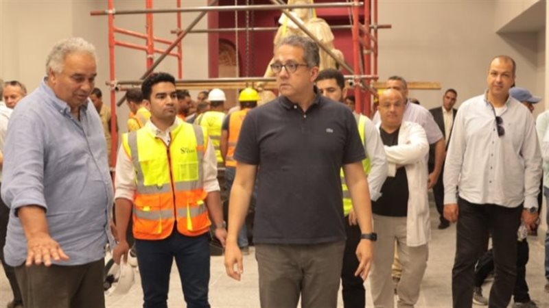 وزير السياحة والآثار