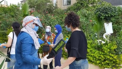 التعليم فحص الطلاب بالعصا الإلكترونية في امتحانات الثانوية العامة 2022