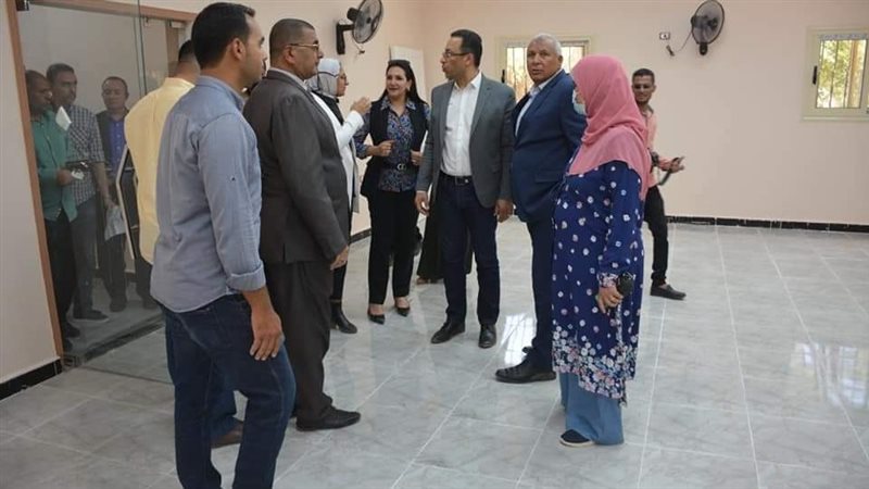 جانب من زيارة محافظ