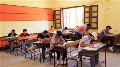 707 آلاف طالب بالثانوية العامة يؤدون امتحان الاقتصاد والإحصاء.. والحبس والغرامة لمسربي الامتحانات
