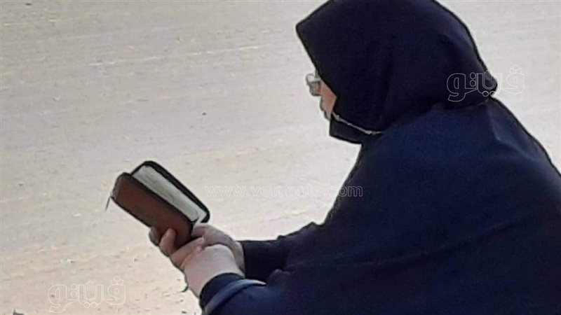 ام تتلو القرآن خلال