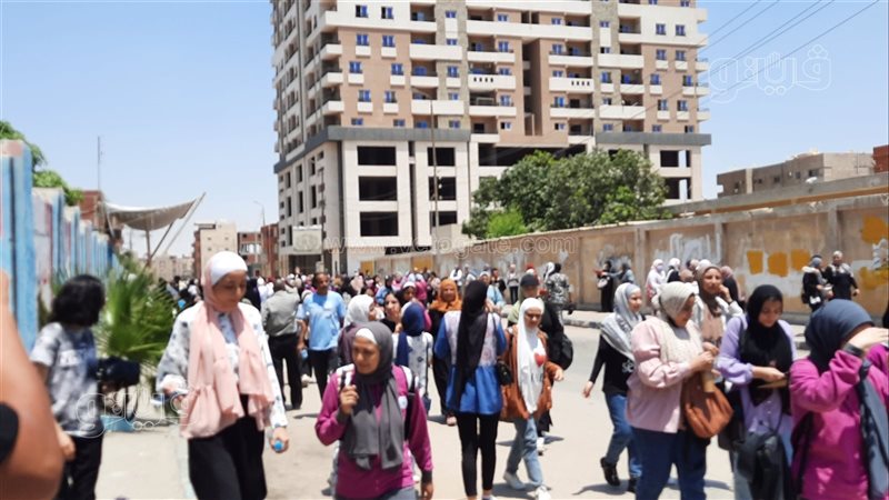 جانب من خروج الطالبات