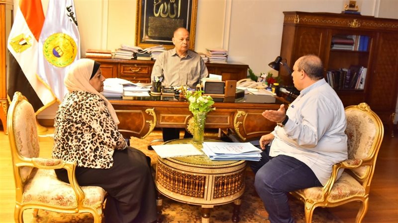 اجتماع محافظ أسيوط