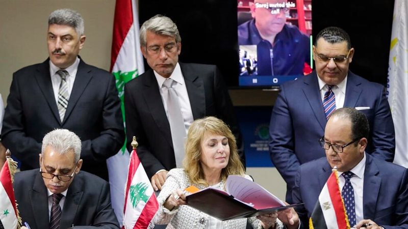 توقيع الاتفاق بين
