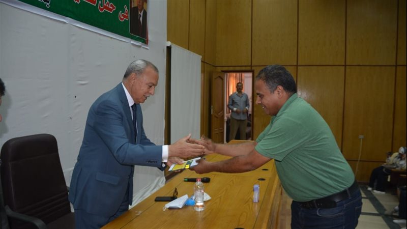 محافظ القليوبية خلال