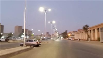 تجديد أعمدة الإنارة بأحياء مدينة الشروق 