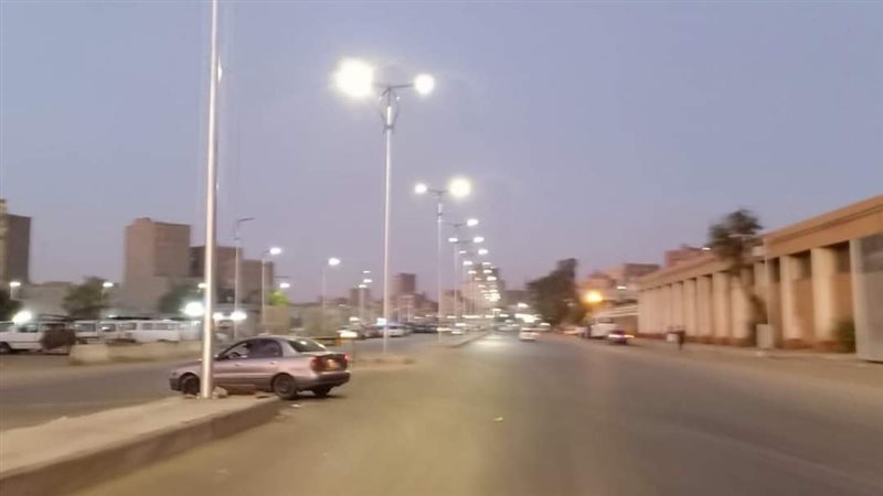 أعمدة الإنارة 