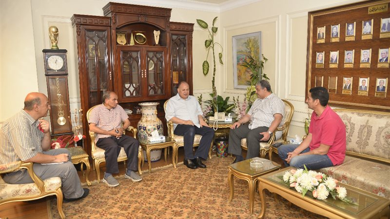 اجتماع محافظ أسيوط
